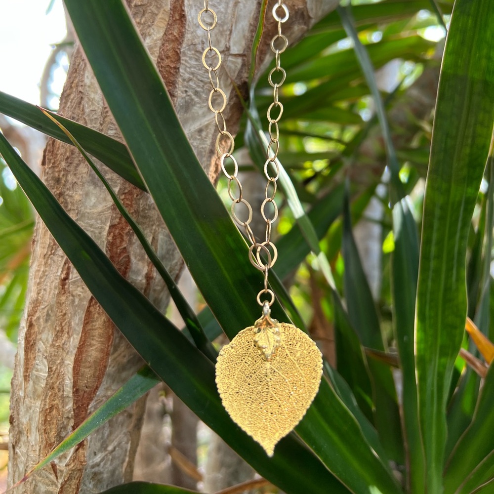 Beautiful Gold Leaf Chain Necklace